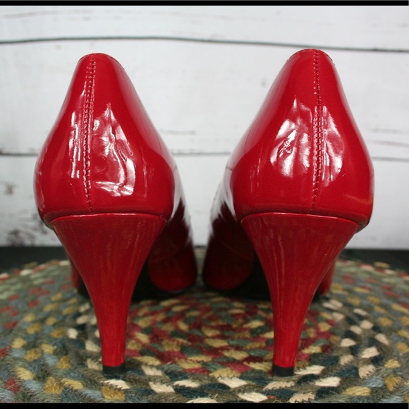 Red patent Bandolino heels in EUC! - Picture 5 of 7